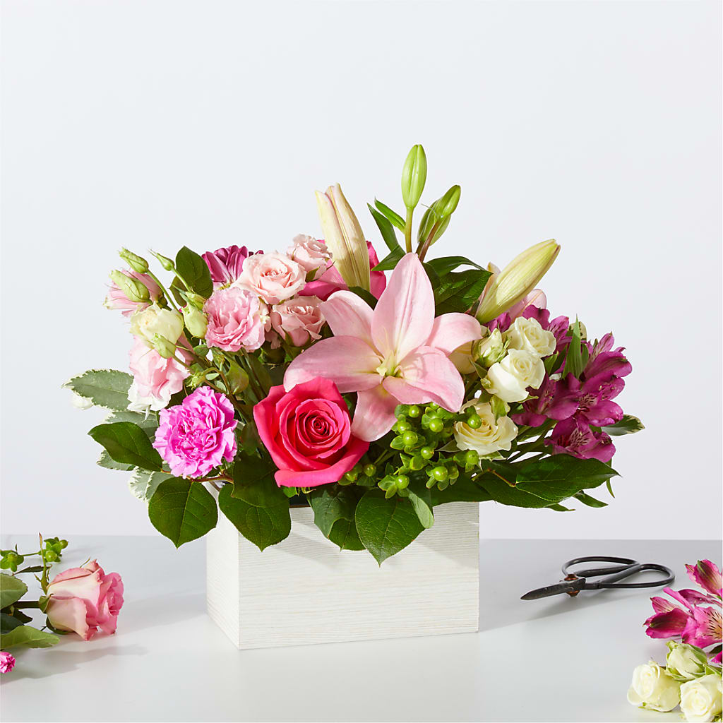 Sweetberry Box – A Florist Original – Evans-king Floral, Forty Fort PA
