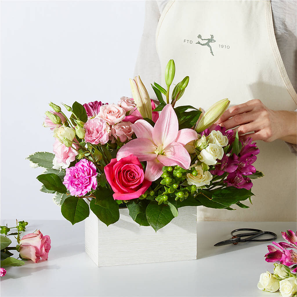 Sweetberry Box – A Florist Original –  Evans-king Floral, Forty Fort PA